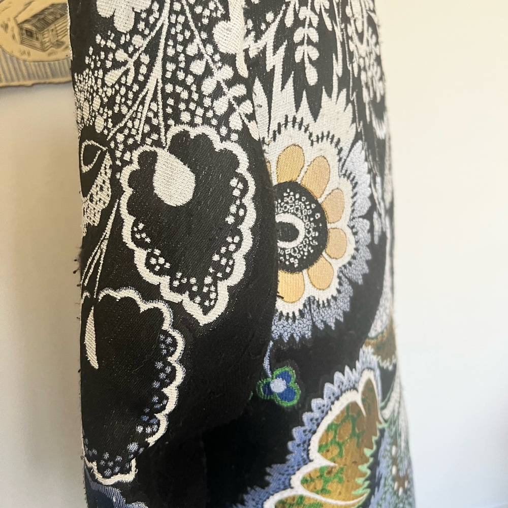 Floral Embroidered Women's Coat - Picture 2 of 5